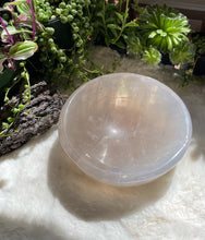 Load image into Gallery viewer, Blue Rose Quartz Bowls